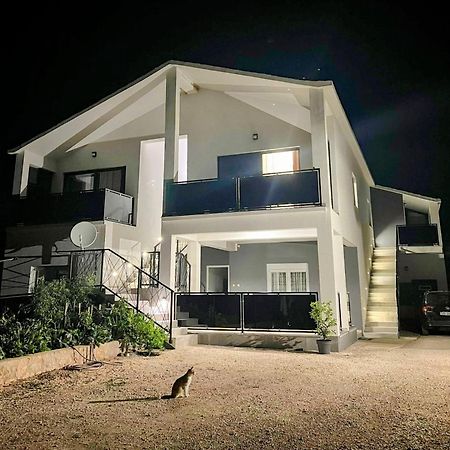Apartmani Karla Paklenica Starigrad Paklenica Exterior foto