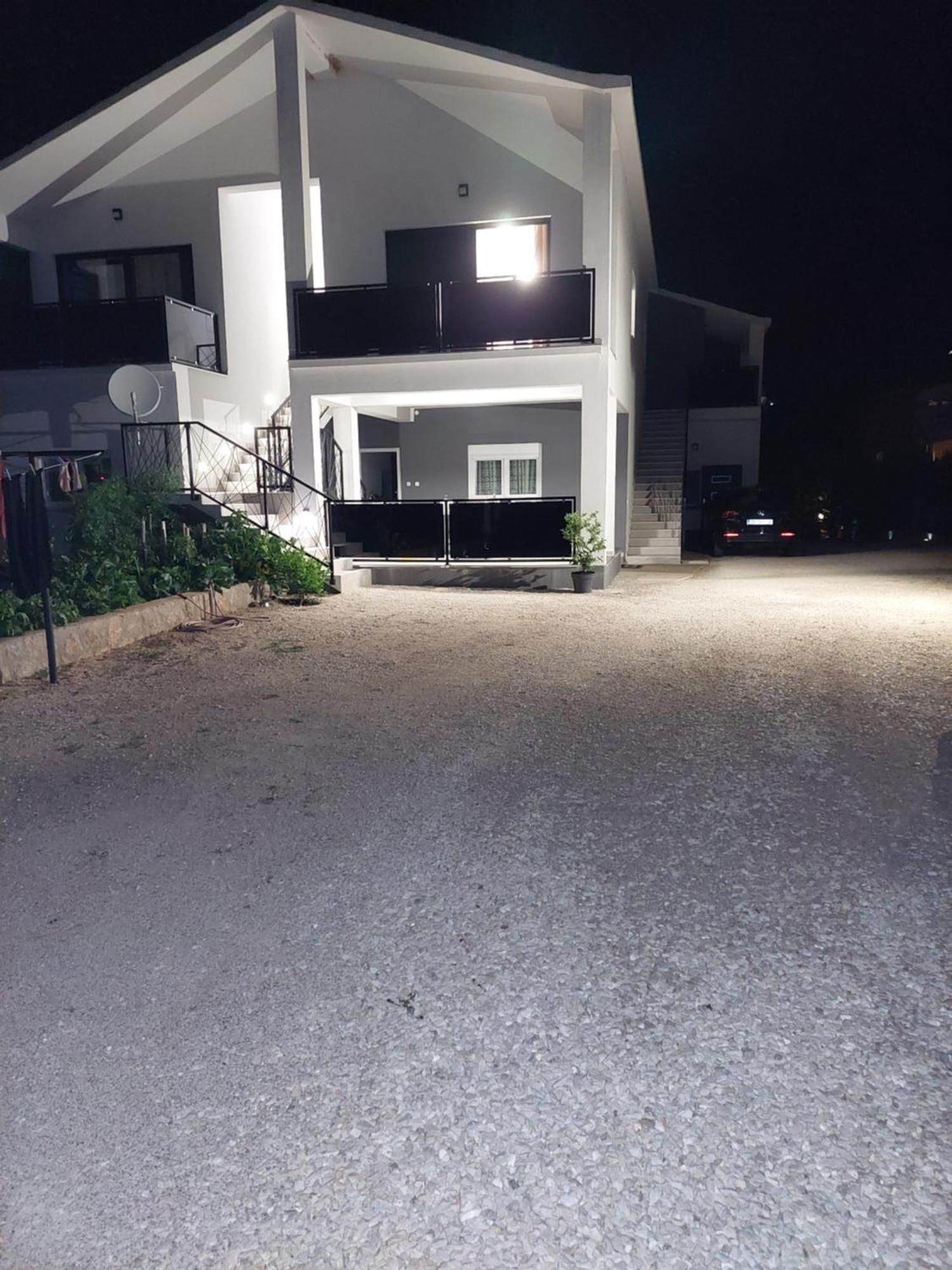 Apartmani Karla Paklenica Starigrad Paklenica Exterior foto