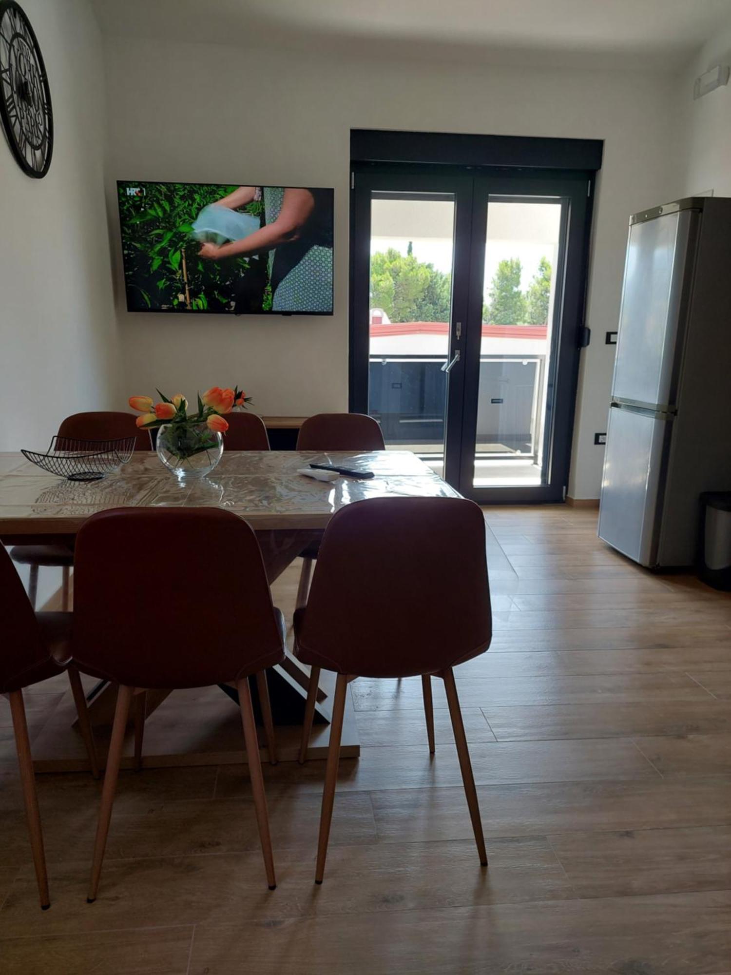 Apartmani Karla Paklenica Starigrad Paklenica Exterior foto